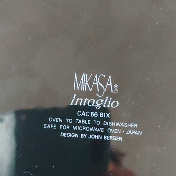 Mikasa Intaglio dinner set - Picture 3 of 3